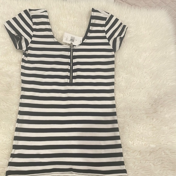 Striped black and white top. - Picture 1 of 3